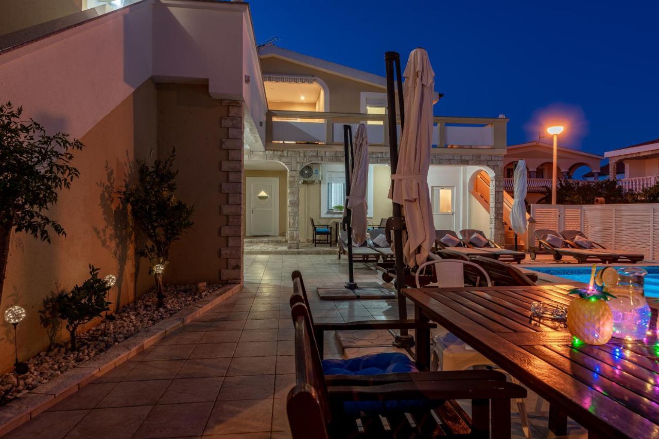Villa Karmen - Poolhouse Vir Exterior photo