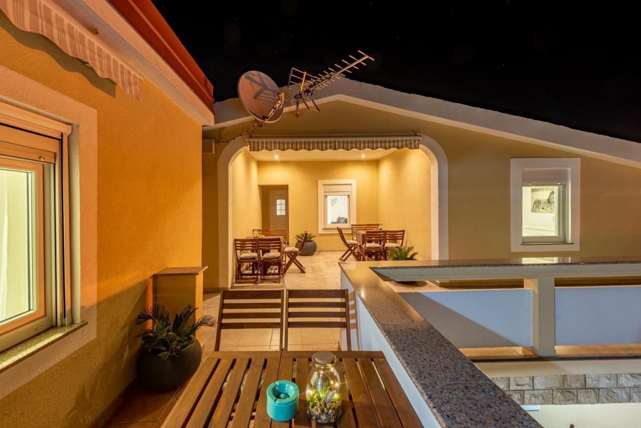 Villa Karmen - Poolhouse Vir Exterior photo