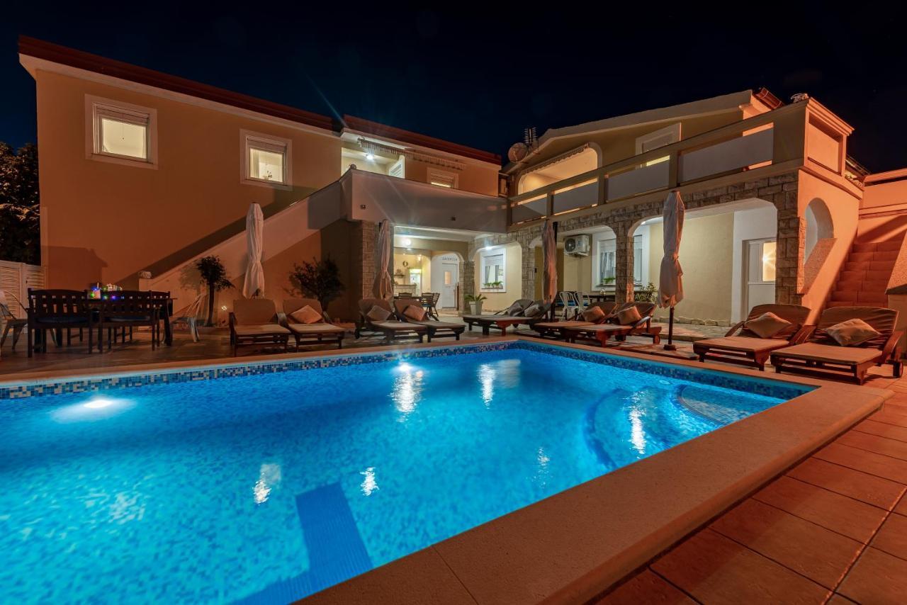 Villa Karmen - Poolhouse Vir Exterior photo