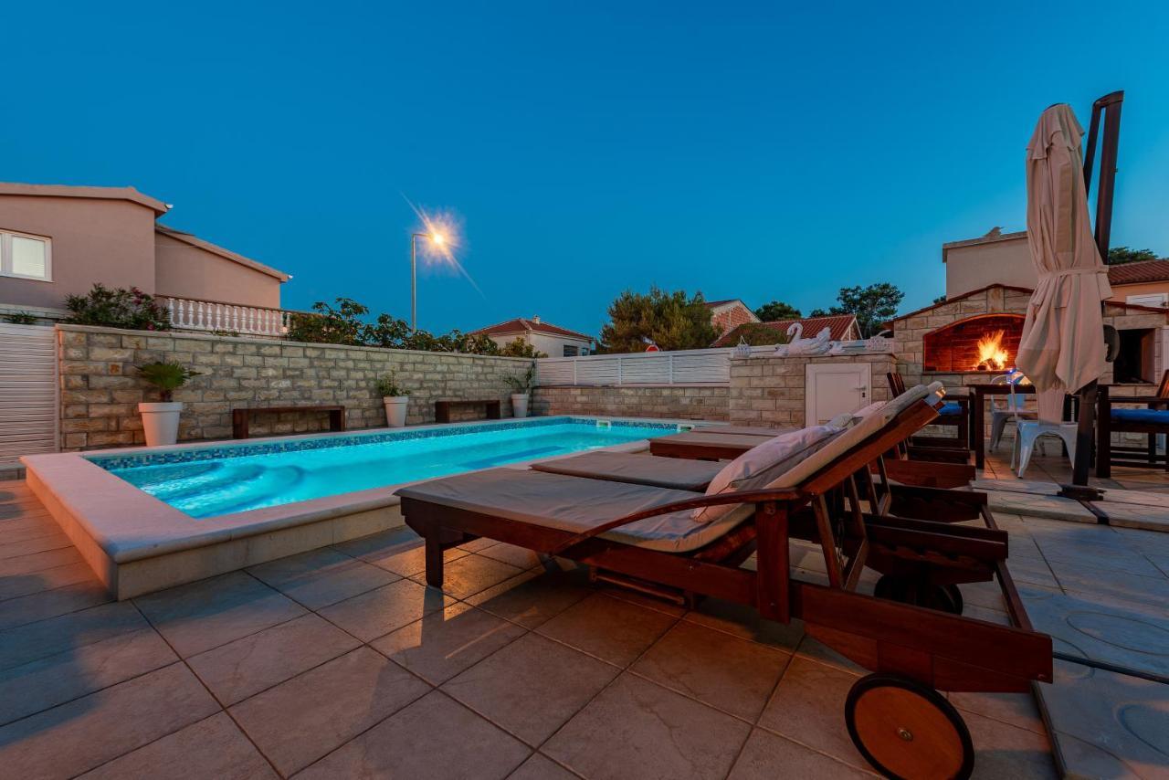 Villa Karmen - Poolhouse Vir Exterior photo
