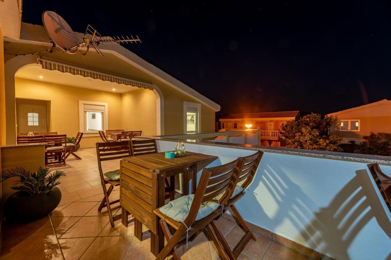 Villa Karmen - Poolhouse Vir Exterior photo
