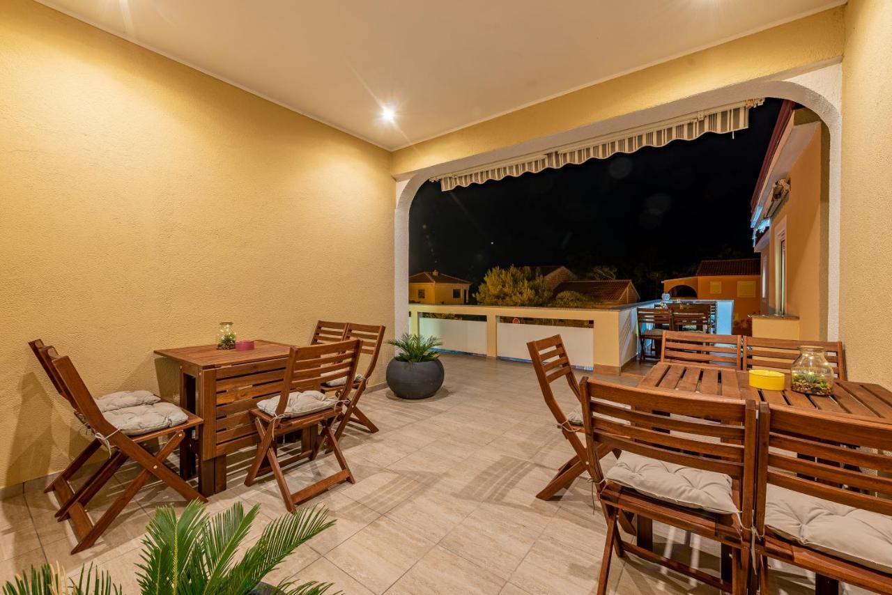 Villa Karmen - Poolhouse Vir Exterior photo