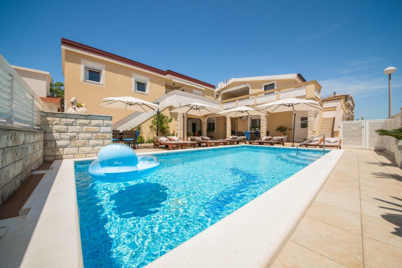 Villa Karmen - Poolhouse Vir Exterior photo